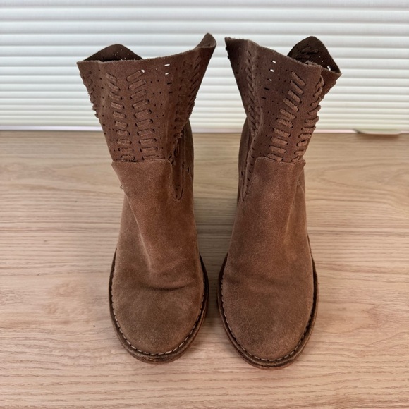 Dolce Vita Landon Brown Suede Woven Heeled Booties size 7 - Picture 2 of 7